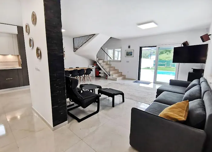 Two-storey House With Pool * Umag