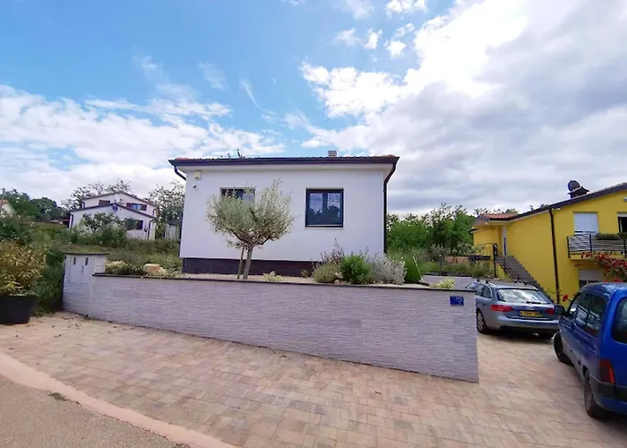 Two-storey House With Pool Umag