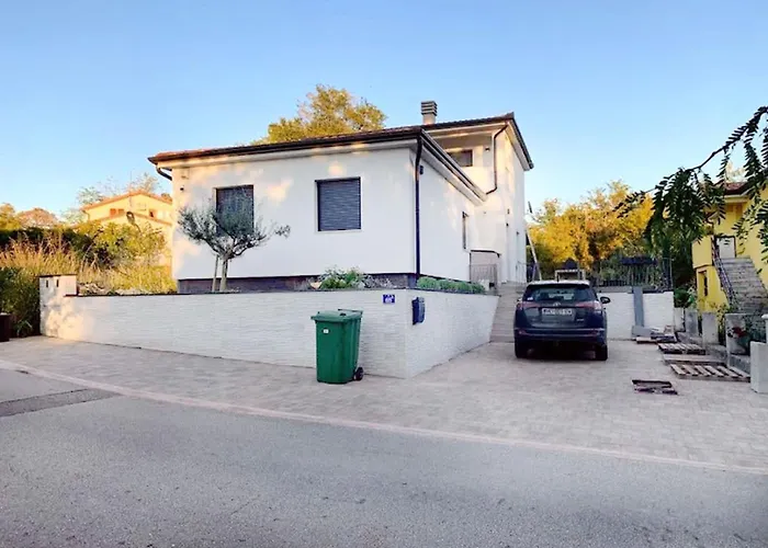 Villa Two-storey House With Pool Umag