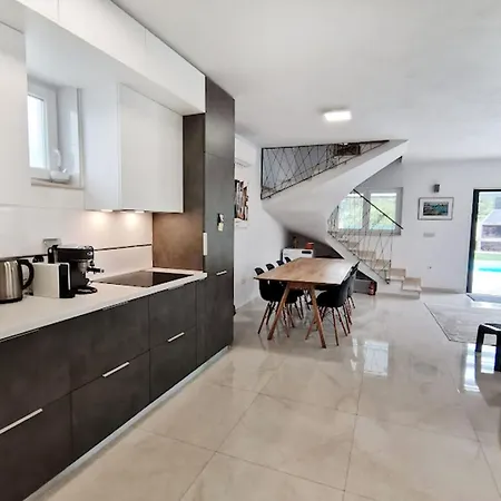 Villa Two-storey House With Pool *