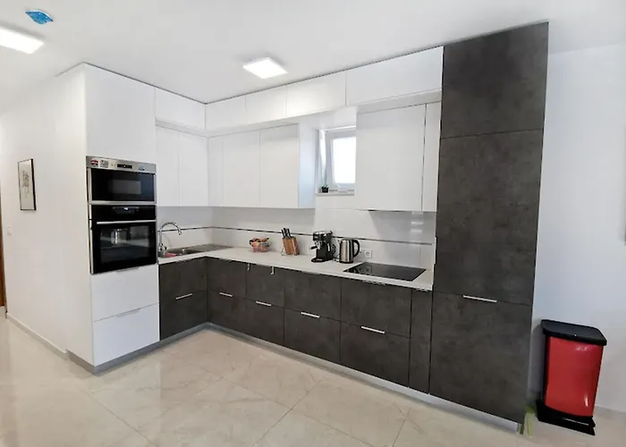 Vila Two-storey House With Pool