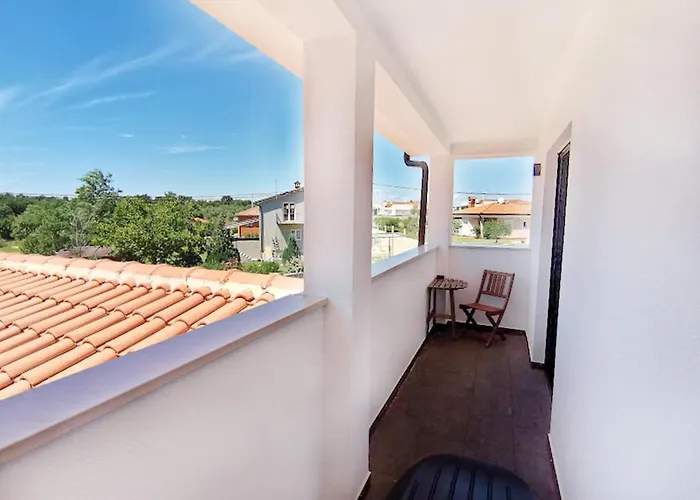 Vila Two-storey House With Pool Umag