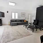 Two-storey House With Pool ヴィラ