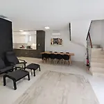 ヴィラ Two-storey House With Pool