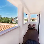 ヴィラ Two-storey House With Pool ウマグ