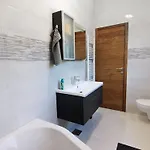 Two-storey House With Pool ヴィラ *