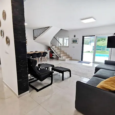 Two-storey House With Pool * Umag